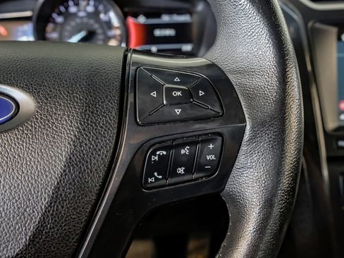 Used 2017 Ford Explorer XLT w/ Equipment Group 202A FWD image 17