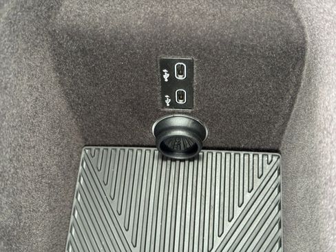 Used 2023 BMW 740i RWD image 38