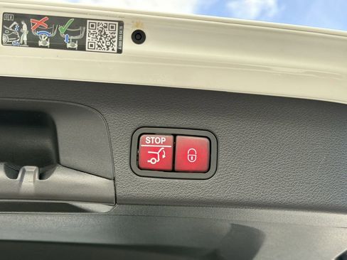 Used 2025 Mercedes-Benz GLS 450 4MATIC image 17