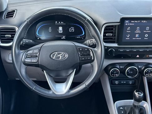 Used 2025 Hyundai Venue SEL FWD image 14