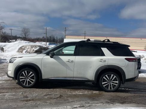 Used 2022 Nissan Pathfinder Platinum w/ Cargo Package image 2
