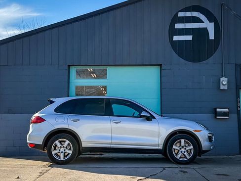 Used 2011 Porsche Cayenne S image 8