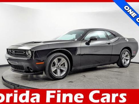 Used 2023 Dodge Challenger SXT image 1