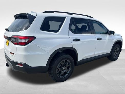 New 2026 Honda Pilot TrailSport image 8