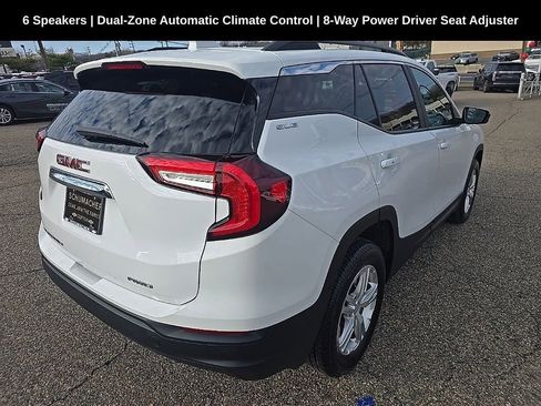 Used 2022 GMC Terrain SLE w/ Driver Convenience Package image 3