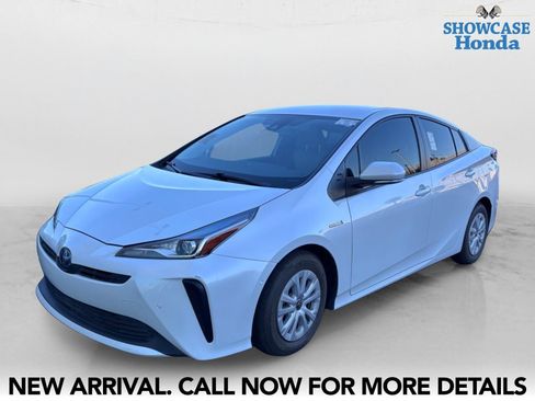 Used 2022 Toyota Prius LE FWD image 2