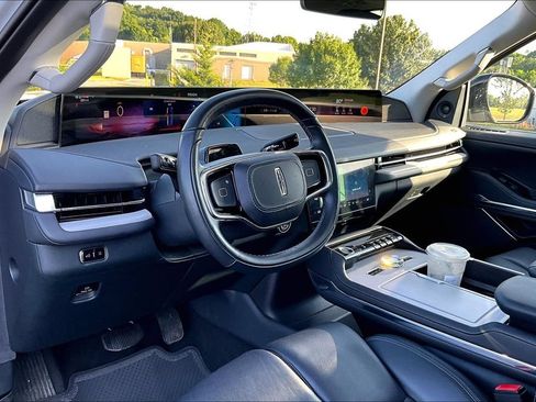 Used 2025 Lincoln Navigator L Reserve AWD/4WD image 5