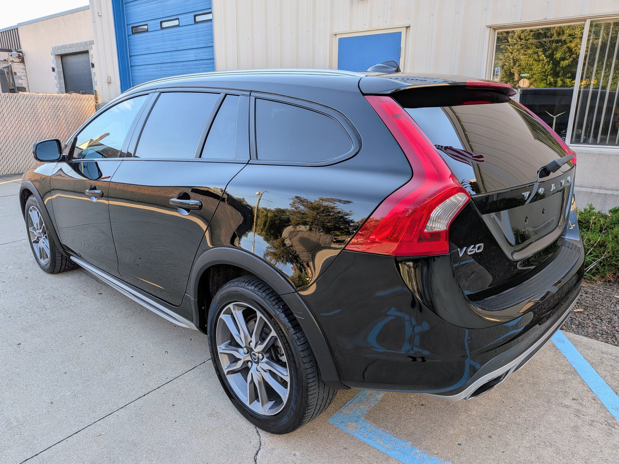 Used 2015 Volvo V60 T5 Cross Country w/ Convenience Package AWD/4WD image 4