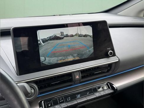 Used 2024 Toyota Prius XLE FWD image 31