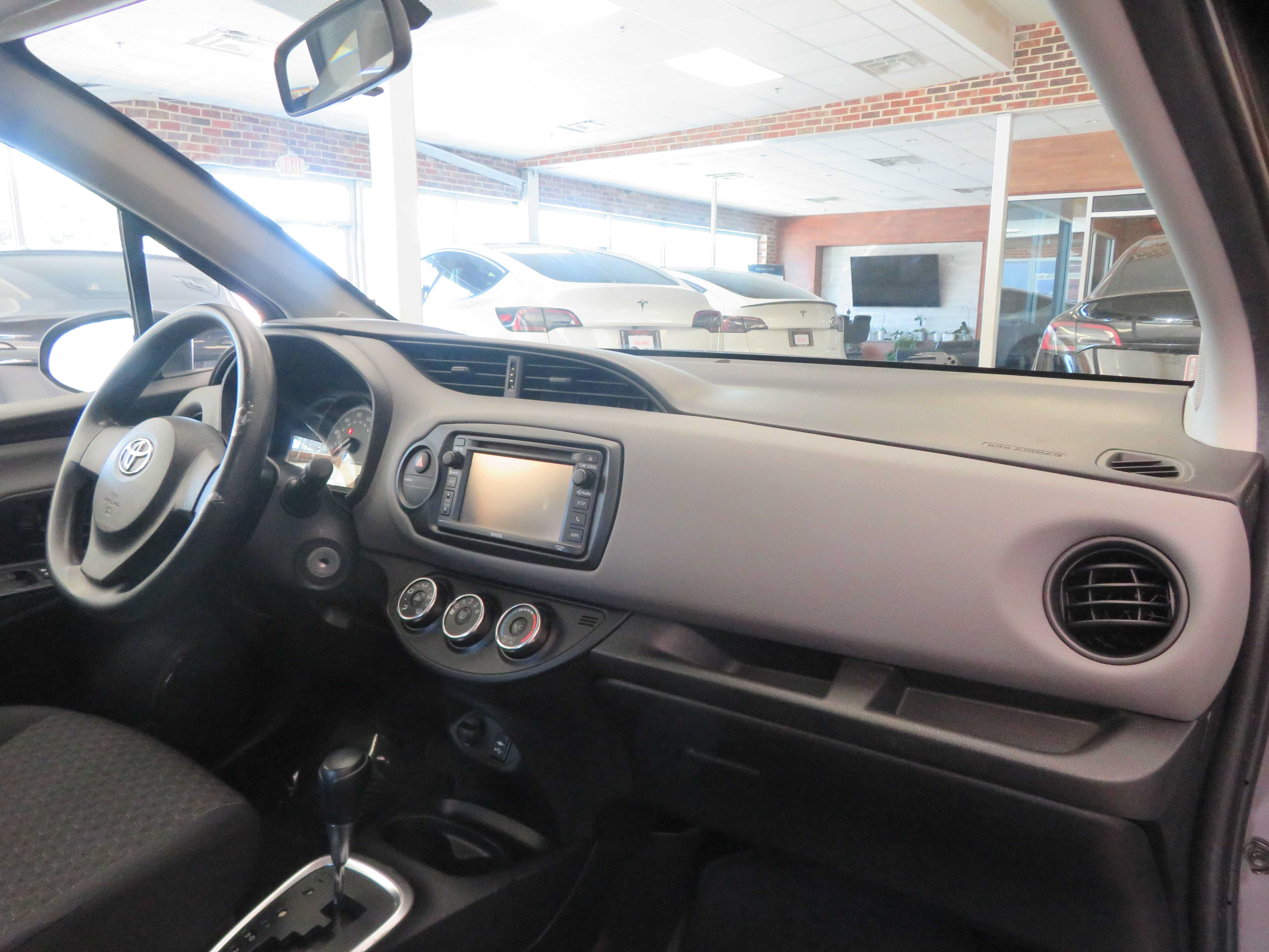 Used 2015 Toyota Yaris L FWD image 28