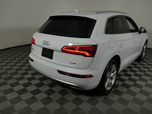 Used 2019 Audi Q5 2.0T Premium w/ Convenience Package image 3