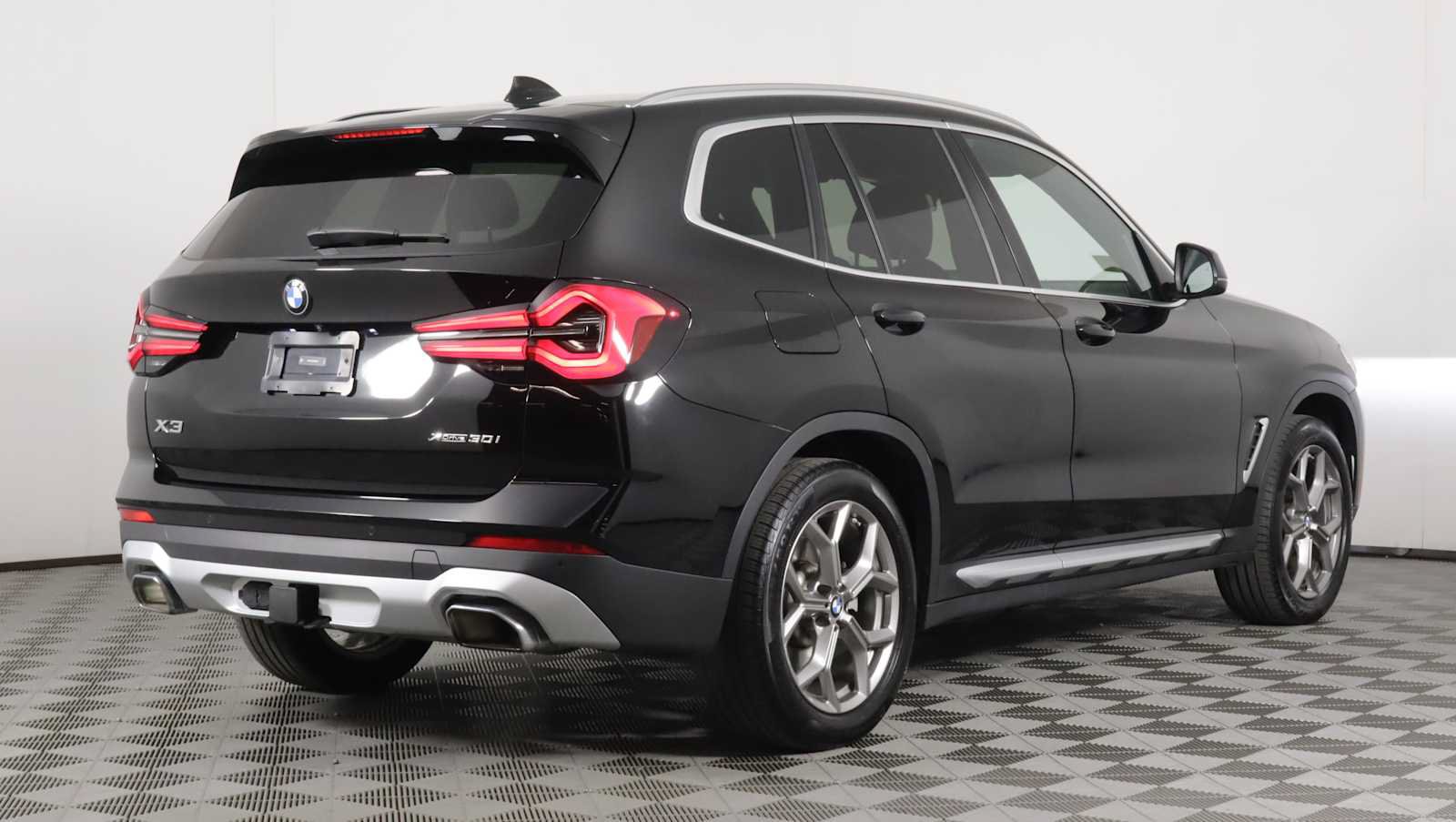 Used 2024 BMW X3 xDrive30i w/ Premium Package w/ZPA AWD/4WD image 6
