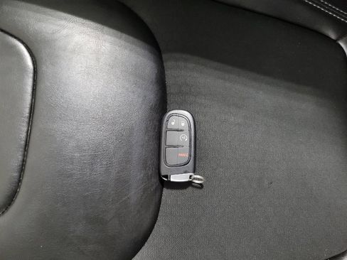 Used 2019 Jeep Cherokee Latitude Plus w/ Cold Weather Group image 32