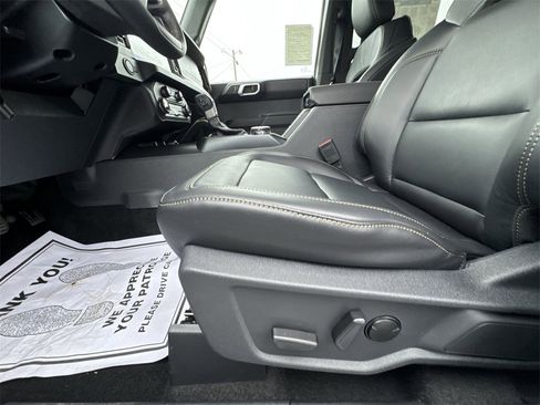 New 2025 Ford Bronco Badlands image 12