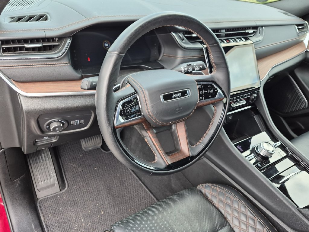 Used 2025 Jeep Grand Cherokee L Summit AWD/4WD image 10