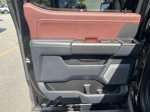 Used 2022 Ford F150 Lariat w/ Equipment Group 502A High image 12