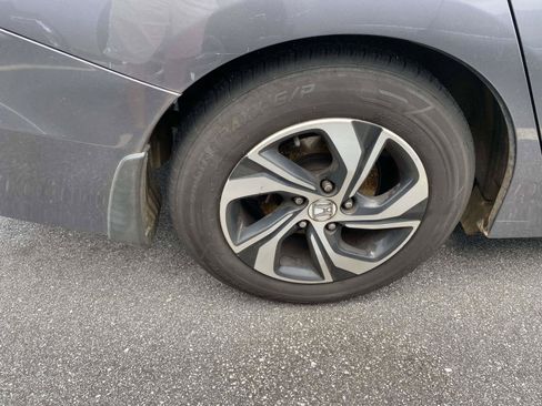 Used 2017 Honda Accord LX image 9
