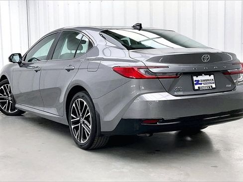 Used 2025 Toyota Camry XLE image 11