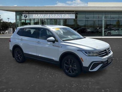 Used 2023 Volkswagen Tiguan SE w/ Panoramic Sunroof Package