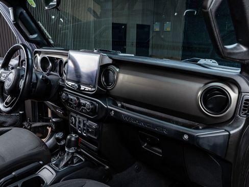 Used 2019 Jeep Wrangler Sport image 17