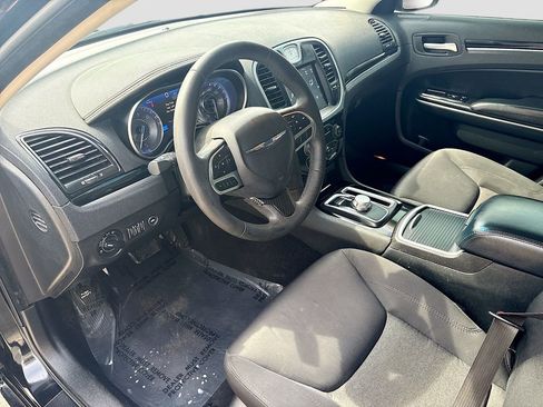 Used 2023 Chrysler 300 Touring w/ Sport Appearance Package RWD image 9