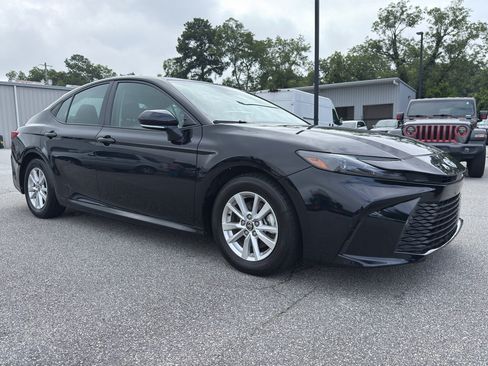 Used 2025 Toyota Camry LE FWD image 3