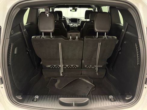 Used 2025 Chrysler Pacifica Select FWD image 5