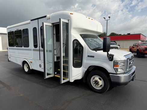 Used 2019 Ford E-450 and Econoline 450 Super Duty w/ Shuttle Bus Prep Package RWD image 2