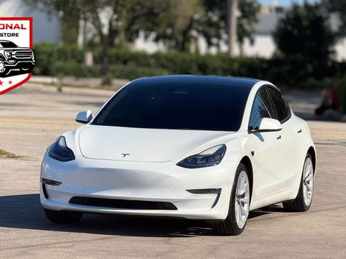 Used 2022 Tesla Model 3 Standard Range RWD image 1