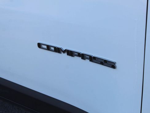 Used 2018 Jeep Compass Latitude w/ Cold Weather Group image 36