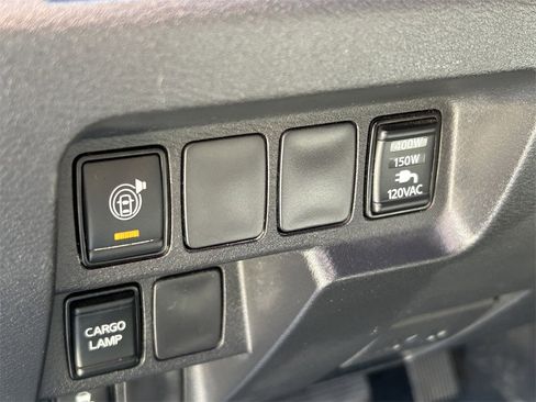 Used 2023 Nissan Frontier SV w/ SV Convenience Package image 22