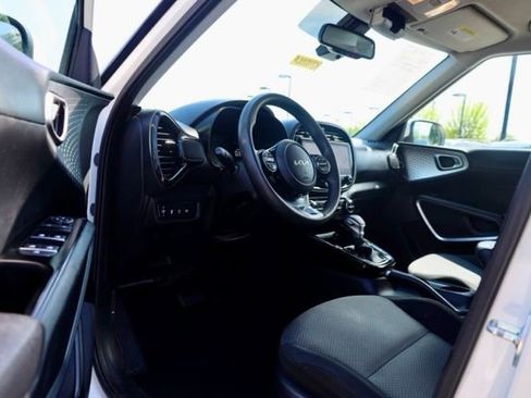 Used 2023 Kia Soul S FWD image 17