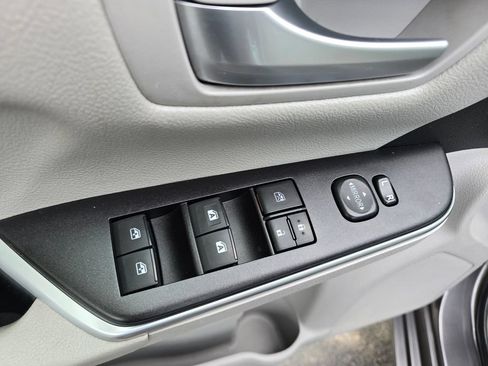 Used 2016 Toyota Camry LE FWD image 17