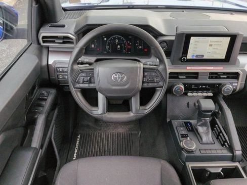 Used 2025 Toyota Tacoma SR5 AWD/4WD image 15