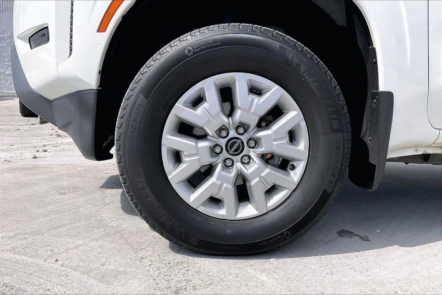 Used 2023 Nissan Frontier SV AWD/4WD image 8