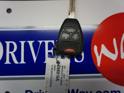 Used 2017 Jeep Wrangler Unlimited Rubicon image 16