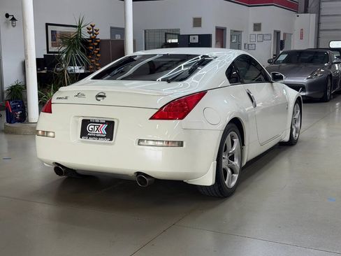 Used 2006 Nissan 350Z Enthusiast w/ (N93) Cargo Convenience Pkg RWD image 2