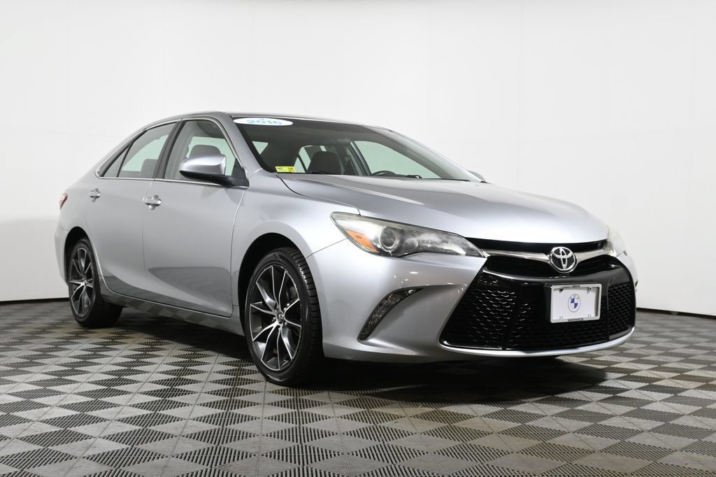 Used 2016 Toyota Camry XSE w/ Moonroof Package FWD image 9