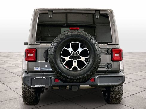 Used 2018 Jeep Wrangler Unlimited Sahara image 4