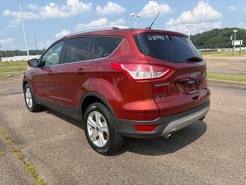 Used 2015 Ford Escape SE FWD image 4