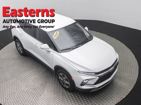 Used 2025 Chevrolet Blazer LT FWD image 4