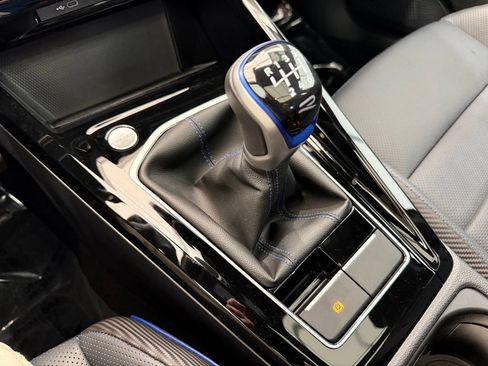 Used 2024 Volkswagen Golf R AWD/4WD image 37