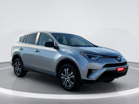 Used 2018 Toyota RAV4 LE FWD image 6