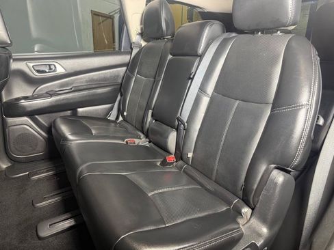 Used 2017 Nissan Pathfinder Platinum w/ Family Entertainment Package FWD image 31
