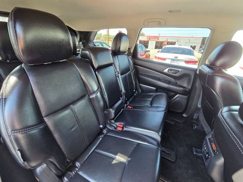 Used 2019 Nissan Pathfinder SL FWD image 16