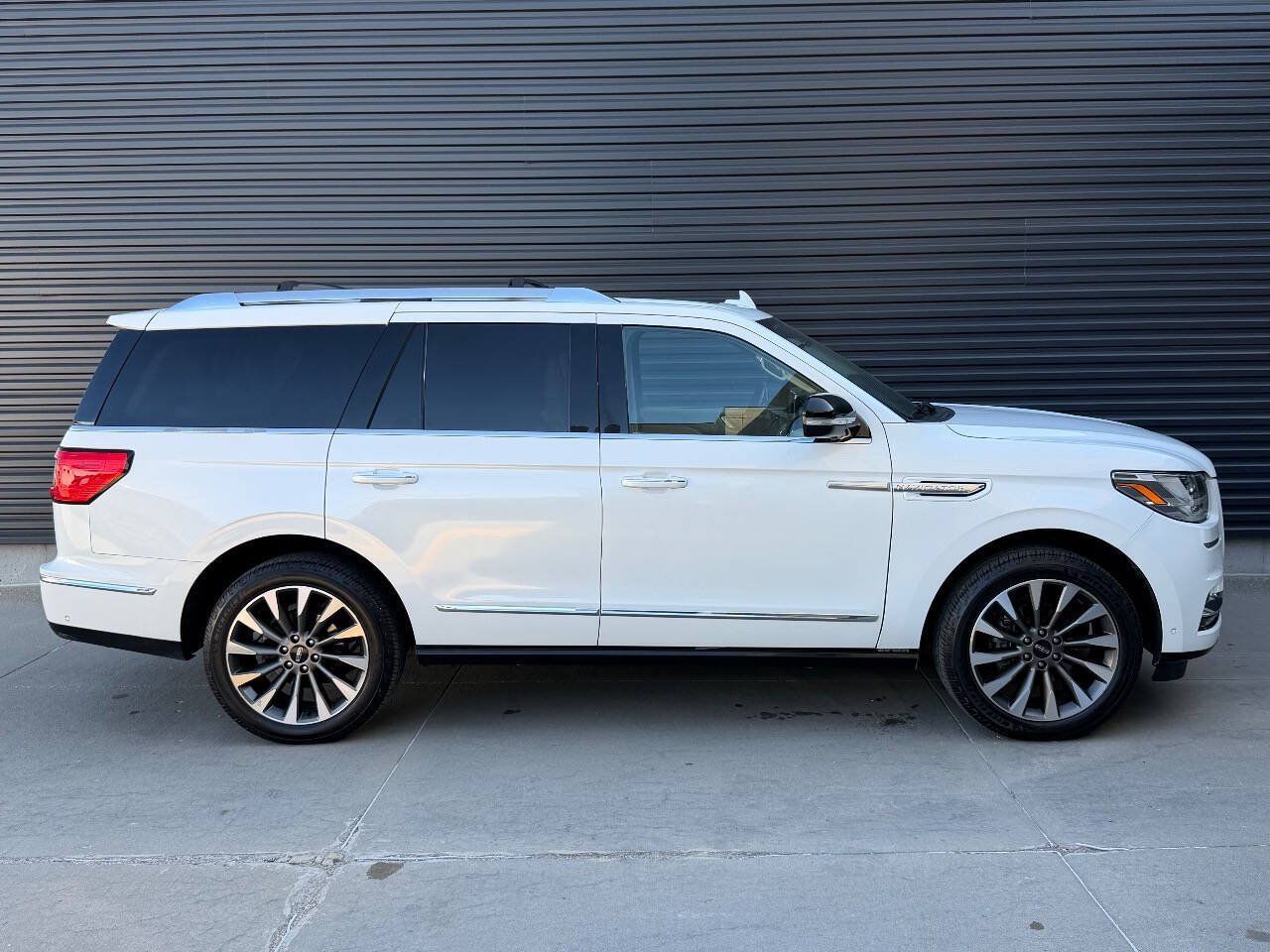 Used 2021 Lincoln Navigator Reserve w/ Luxury Package AWD/4WD image 12
