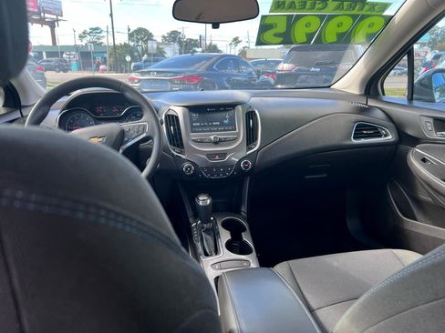 Used 2017 Chevrolet Cruze LT w/ Convenience Package image 7