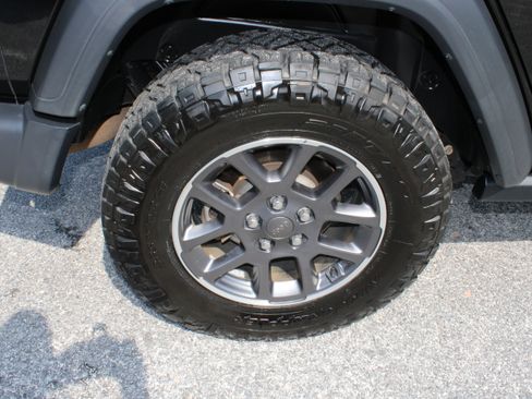 Used 2018 Jeep Wrangler Unlimited Sport S AWD/4WD image 13