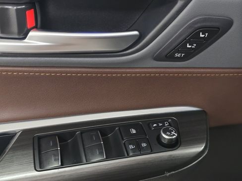 Certified 2024 Toyota Venza XLE image 22