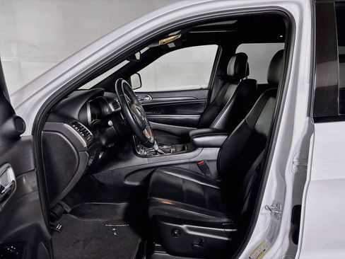 Used 2017 Jeep Grand Cherokee Altitude AWD/4WD image 11